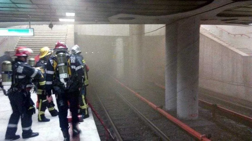 Incendiu-la-metroul-din-Capitala.-S-a-activat-planul-rosu-de-interventie