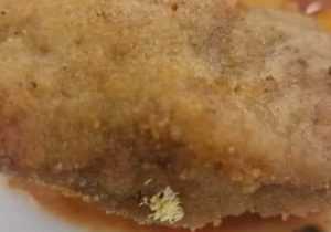 Mancare cu larve detaliu