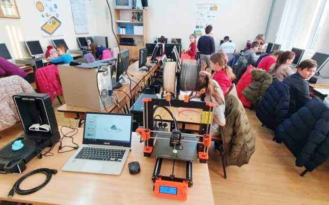 laborator robotica scolar