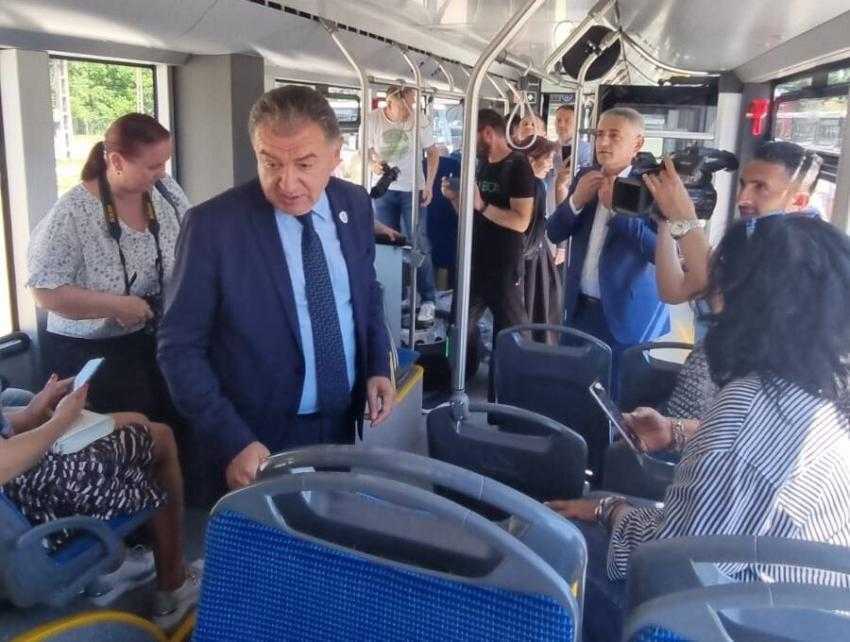 PITEȘTI! A venit primul autobuz electric! E alb violet și vă puteți încărca telefonul în el! 1 autobuze noi Pitesti (1)