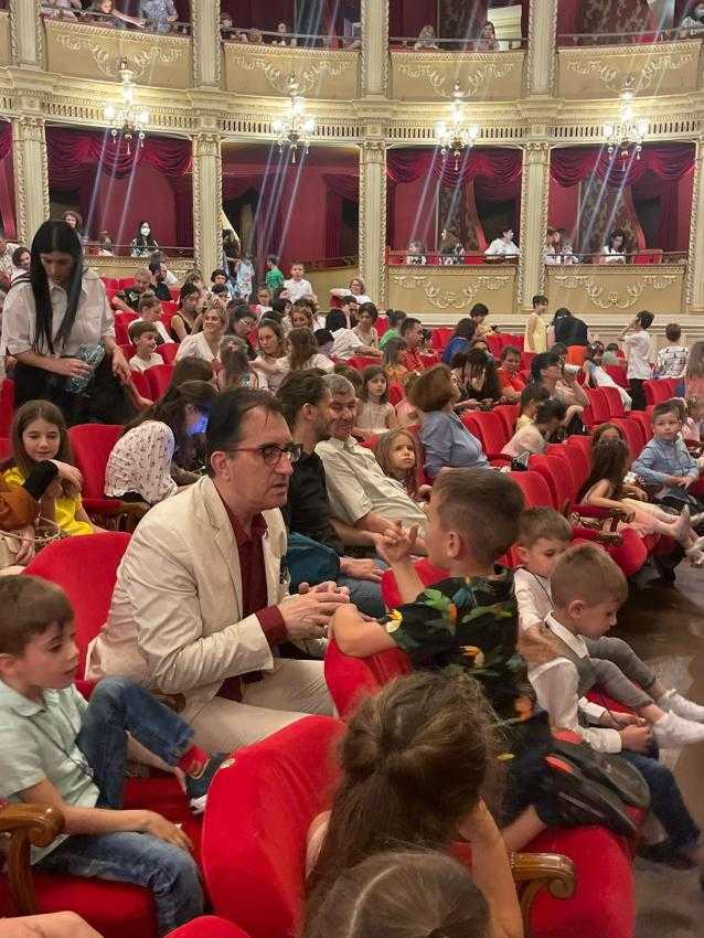 Copiii grădiniței Elite Kids au mers, de 1 Iunie, la Opera Națională București 1 EliteKids2 - Copiii grădiniței Elite Kids au mers, de 1 Iunie, la Opera Națională București