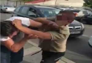 Bătaie soră cu moartea! Un băiat de 18 ani- agresat de un tânăr 1 bataie