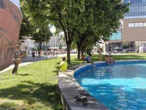 La scăldat în fântânile din centrul Piteștiului! 28 fantani centrul Pitestiului