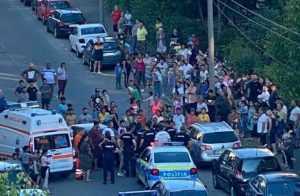 Șoferiță bătută de zeci de indivizi de etnie romă! 2 soferita e1654625542976 - Șoferiță bătută de zeci de indivizi de etnie romă!