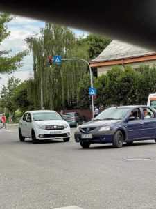 Accident cu doua victime in strada Sf Vineri din Pitești! 1 accident rutier - Accident cu doua victime in strada Sf Vineri din Pitești!