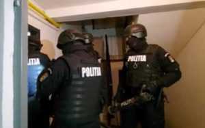 perchezitii 1 300x186 1 - Noi percheziții în casele traficanților de droguri, după festivalul Saga