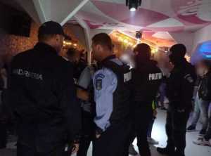 (VIDEO) Precizările Poliției cu privire la tinerii prinși cu droguri în clubul din Budeasa 1 actiune droguri 1 - (VIDEO) Precizările Poliției cu privire la tinerii prinși cu droguri în clubul din Budeasa