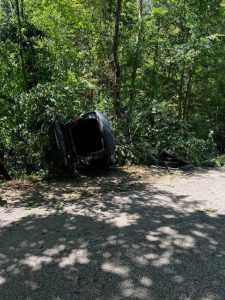 babana accident - Accident rutier cu 2 victime la Băbana, o șoferiță a intrat într-un copac!