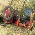 Accident cu tractorul în Argeș! Un bărbat rănit 10 tractor rasturnat - Accident cu tractorul în Argeș! Un bărbat rănit