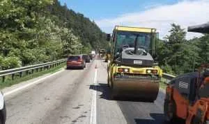Lucrări de reparații pe mai multe drumuri din Argeș 1 dn 7 - Lucrări de reparații pe mai multe drumuri din Argeș