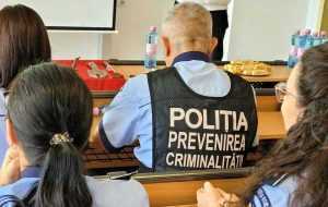 ,,Ziua europeană de prevenire a furturilor din locuințe” susținută la Universitatea din Pitești! 16 politia e1655300467529 - ,,Ziua europeană de prevenire a furturilor din locuințe” susținută la Universitatea din Pitești!