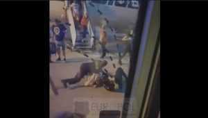 Pasager beat în Otopeni! A fost încătușat de poliție! 1 pasager beat otopeni - Pasager beat în Otopeni! A fost încătușat de poliție!