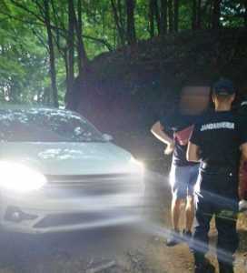 blocat 1 e1655452737256 - O familie de ucraineni a rămas blocată cu mașina pe un drum de pădure!