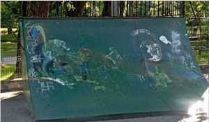 Simboluri naziste în parcul Ştrand din Piteşti! 14 zvastica - Simboluri naziste în parcul Ştrand din Piteşti!