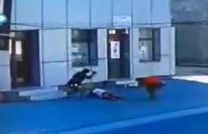 bataie cogealac 1 - (VIDEO) Bărbat luat la bătaie și ucis în plină stradă