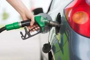 Vești proaste pentru șoferi! Noul an vine cu scumpiri la pompă 1 prețul benzinei