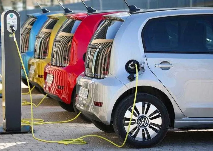 electrice electrice - Când va fi adoptată ordonanța prin care prețul carburanților va fi compensat cu 50 de bani