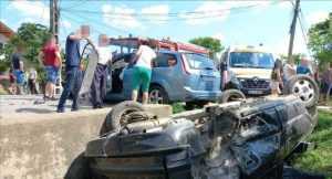 accident 2 - Accident rutier cu 4 victime! Trei au fost transportați la spital pentru îngrijiri medicale!