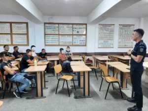 politiee - ,,Law is COOL!” prezintă riscul drogurilor în școli!