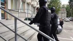retinut arestat politie mascati 10 1024x576 1 - Bărbatul carea păcălit o bătrână de 82 de ani prin metoda „accidentul” a fost arestat!
