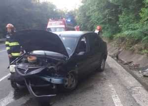 Accident într-o curbă periculoasă! Un tânăr de 24 de ani s-a răsturnat cu mașina 1 accident albota3 - Accident într-o curbă periculoasă! Un tânăr de 24 de ani s-a răsturnat cu mașina