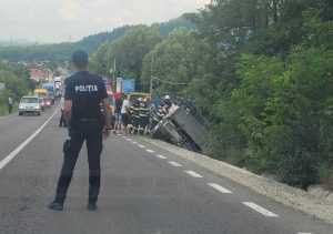 Accident în Câmpulung! O autoutilitară s-a răsturnat 1 accident campulung - Accident în Câmpulung! O autoutilitară s-a răsturnat