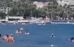 rechin turcia - (VIDEO) Alertă! Rechin pe o plajă din Turcia! A fost alungat cu un mop