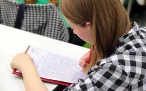 Ministerul Educației a schimbat data. Evaluarea națională pentru clasa a VI-a, amânată din nou 17 Examen elev clasa tema e1550137278252 640x400 1 - Ministerul Educației a schimbat data. Evaluarea națională pentru clasa a VI-a, amânată din nou