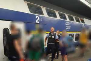 Polițiștii de la Antidrog fac controale în trenurile estivale! Mai mulți tineri din Argeș au fost prinși! 1 antidrog tren - Polițiștii de la Antidrog fac controale în trenurile estivale! Mai mulți tineri din Argeș au fost prinși!