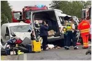 (VIDEO) Doi români au murit și alți nouă au fost răniți într-un grav accident rutier 30 Untitled collage 44 - (VIDEO) Doi români au murit și alți nouă au fost răniți într-un grav accident rutier
