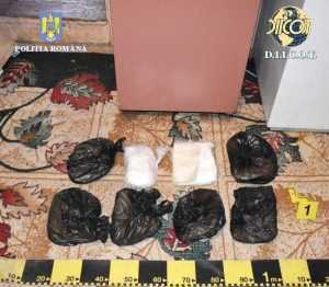 amfetamina - (VIDEO )Kilograme de amfetamină găsite în congelatorul unor tineri!