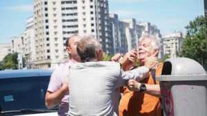 ceausescu batut la procesul lui Pendiuc FOTO Ionut Muresan - Protestatarul Ceauşescu - bătut la procesul lui Pendiuc