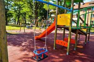 loc joaca - Trei locuri de joacă din Pitești vor fi modernizate