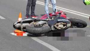 Motociclist căzut de pe motor pe A1! 1 MOTOCICLIST accident - Motociclist căzut de pe motor pe A1!
