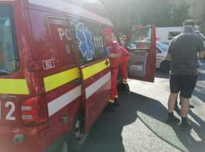 Scandal în centrul orașului! L-a înjunghiat cu o foarfecă în cap și a fugit! 1 smurd - Scandal în centrul orașului! L-a înjunghiat cu o foarfecă în cap și a fugit!