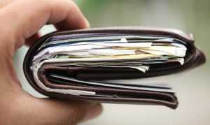 portofel - Bărbat chemat la audieri după ce și-a pierdut portofelul în care avea droguri!