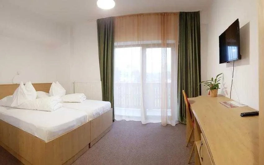 Complexul turistic “Casa Lăzăroiu”: Ospitalitatea este îndeletnicirea noastră” 3 Casa Lazaroiu