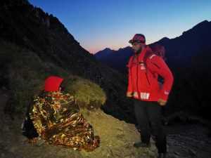 salvamont arges - ( VIDEO) Salvamont Argeș a plecat în căutarea a 4 tineri de 20 de ani care au urcat fără lanterne pe munte!