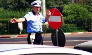 Dosare penale pentru doi argeșeni. Unul avea permisul anulat, altul suspendat 1 politist politie trafic circulatie agent amenzi.axfrcp1byj 1000x600 1 - Dosare penale pentru doi argeșeni. Unul avea permisul anulat, altul suspendat