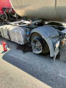 accidentt - ACUM! Accident între un autoturism și o autocisterna cu 2 victime!