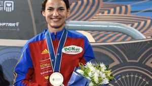 Maria Boldor – Sportiva câștigă prima medalie la floretă în 19 ani! 1 maria bodor - Maria Boldor – Sportiva câștigă prima medalie la floretă în 19 ani!