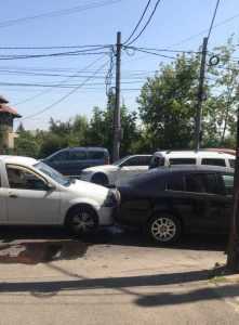 accident - ACUM: Accident rutier cu 3 autoturisme în Găvana!