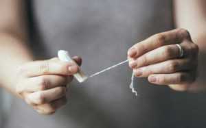 menstruatie tampon - Benzinărie Lukoil- amendată pentru discriminare: „Nu schimbați tampoane”