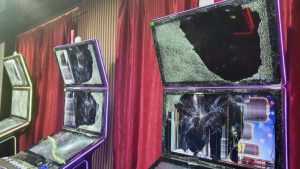 Prejudiciu de 9.000 de lei după ce a distrus mai multe aparate de jocuri de noroc! Argeș 5 jocuri de noroc 1 - Prejudiciu de 9.000 de lei după ce a distrus mai multe aparate de jocuri de noroc! Argeș