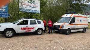 Bărbatul aflat în șoc anafilactic în Piatra Craiului a fost transportat la spital 27 la munte