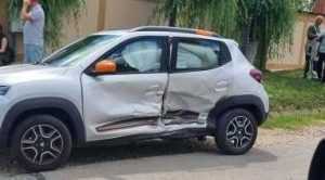 accident e1659524800657 - Impact puternic între 2 autoturisme, după ce nu a acordat prioritate! Pitești