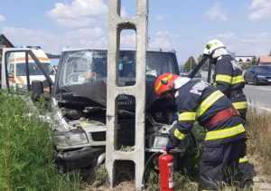 Accident cu 5 victime pe DN 73, printre care doi copii 25 accident masina stalp - Accident cu 5 victime pe DN 73, printre care doi copii