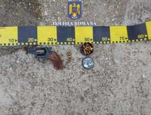 (VIDEO) Un tânăr de 25 de ani a încercat să vândă o armă în Argeș! 7 pistol politie - (VIDEO) Un tânăr de 25 de ani a încercat să vândă o armă în Argeș!