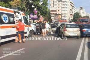 (VIDEO) Două mașini s-au ciocnit în Pitești! O femeie și un copil transportați la spital! 28 Pitești accident