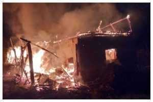 O anexă gospodărească s-a făcut scrum în localitatea Cepari! 1 incendiu în ag